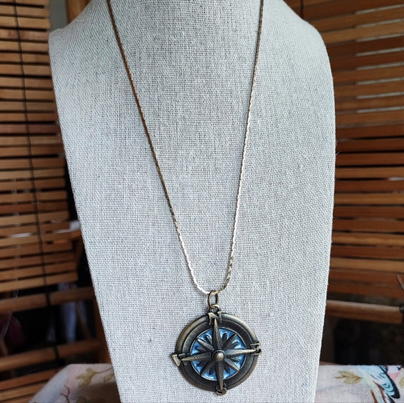 COMPASS Light Blue Pearlized Enamel Brass Tone Necklace Large Pendant Unsigned - Picture 3 of 5